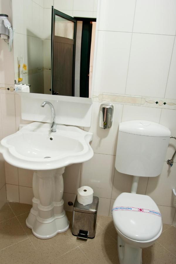 Apartmani Aida Ulcinj Exterior photo