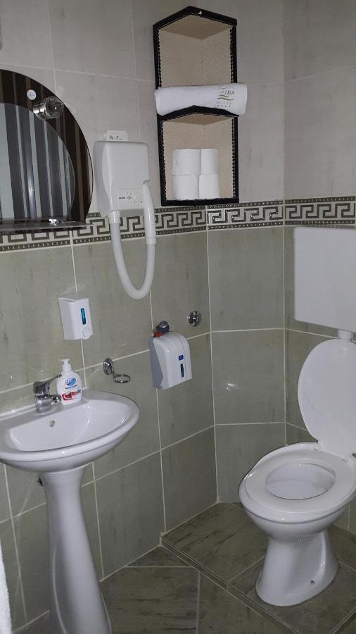 Apartmani Aida Ulcinj Exterior photo